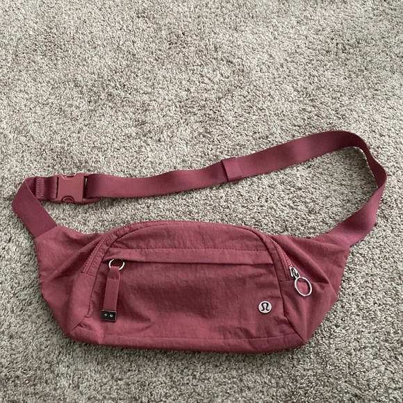 lululemon athletica Handbags - Lululemon on the beat belt bag